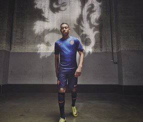 开云世界杯2026-独步巅峰，当法兰西的铁骑踏破伊比利亚，梅西的孤星照亮争冠之夜