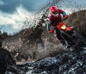 开云体育直播-蓝军铁蹄踏破东欧，新星闪耀马丁内利独造三球