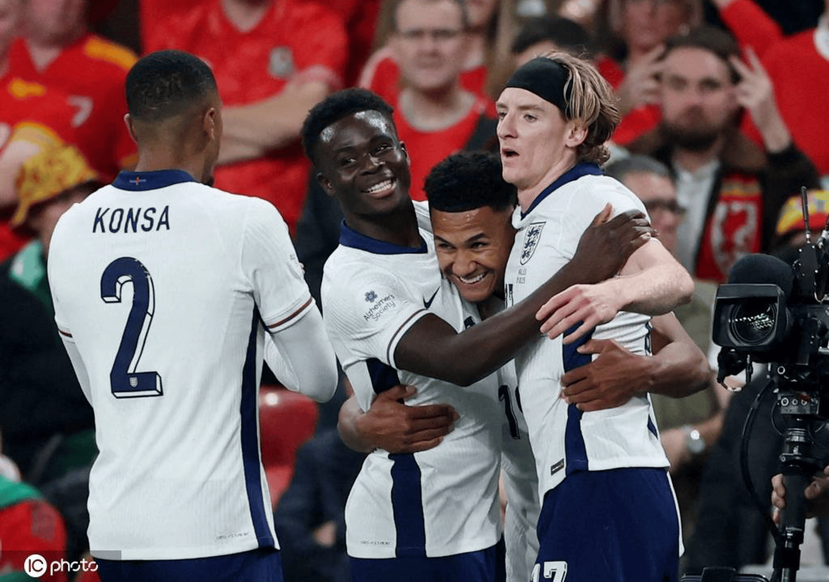 英格兰队鏖战奥地利队,波尔统治全场 英格兰队鏖战奥地利队,波尔统治全场